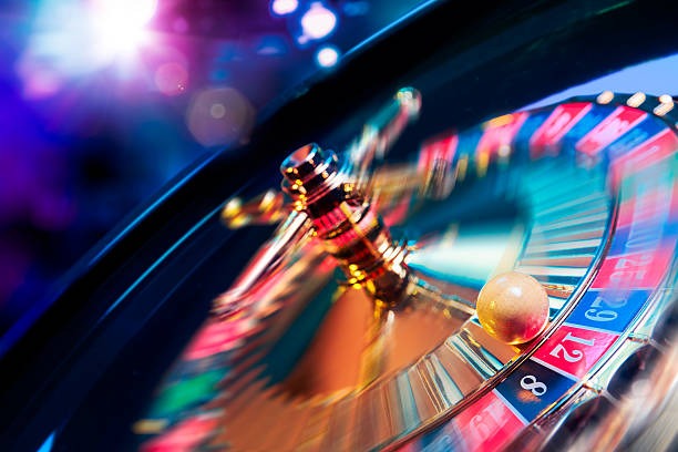 Hand result display showing winning hand and payout amount